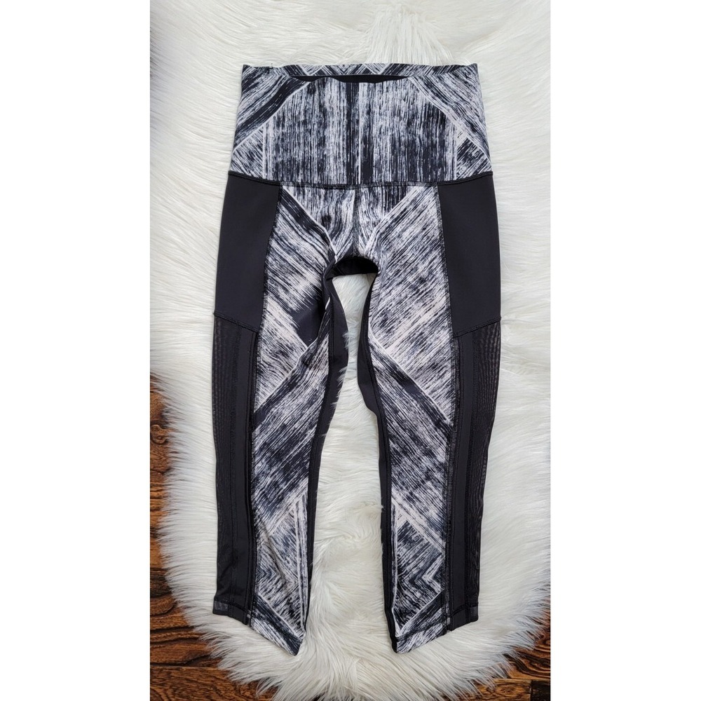 Lululemon Hot To Street Crop Size 4 Heat Wave White /Black Side Mesh Tight